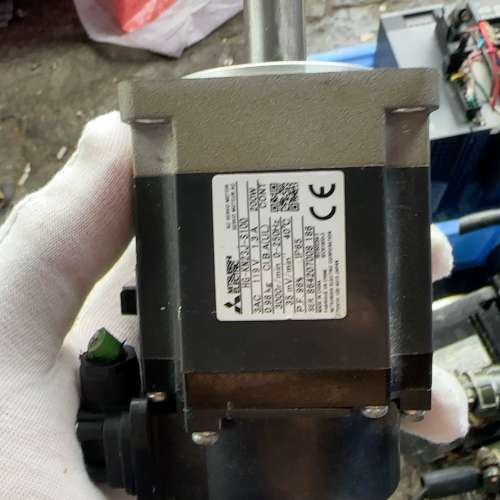 伺服电机HG-KN23J-S100，实物拍摄，成色如图，