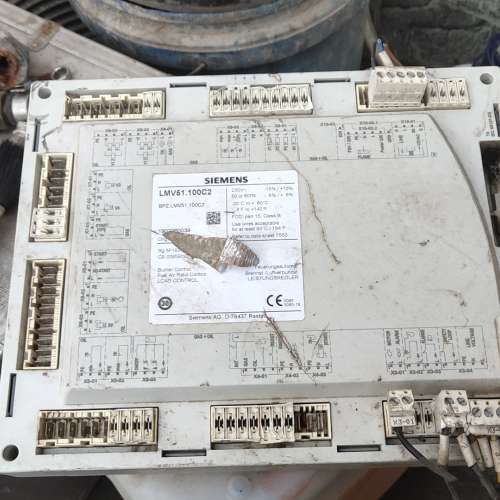 燃烧控制器LMV51.100C2，外壳用火烧了，插座有