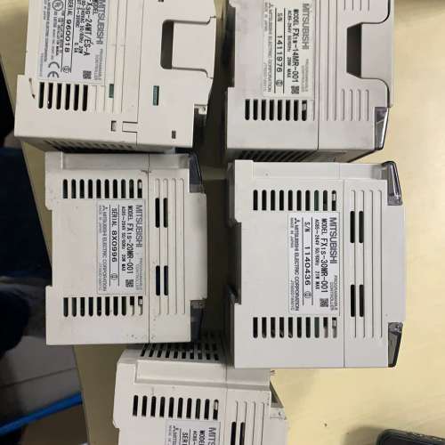 PLC。FX1S-30MR-001。FX3G-24MT。