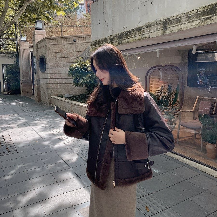 皮毛一体外套女2020年新款秋冬羊羔毛羊剪绒马甲机车皮衣短款加绒