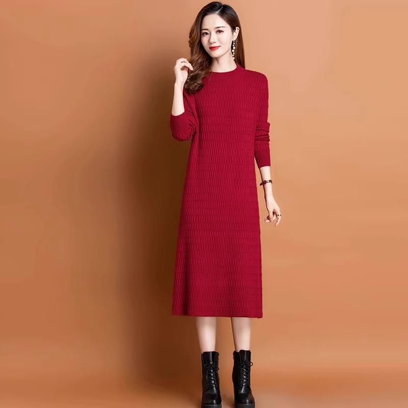 春秋季中长款针织羊毛连衣裙女2025新款宽松时尚配大衣过膝毛衣裙