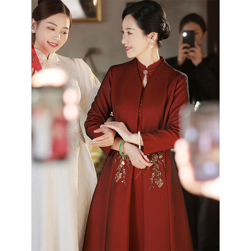 酒红色妈妈婚宴装礼服秋冬长袖
