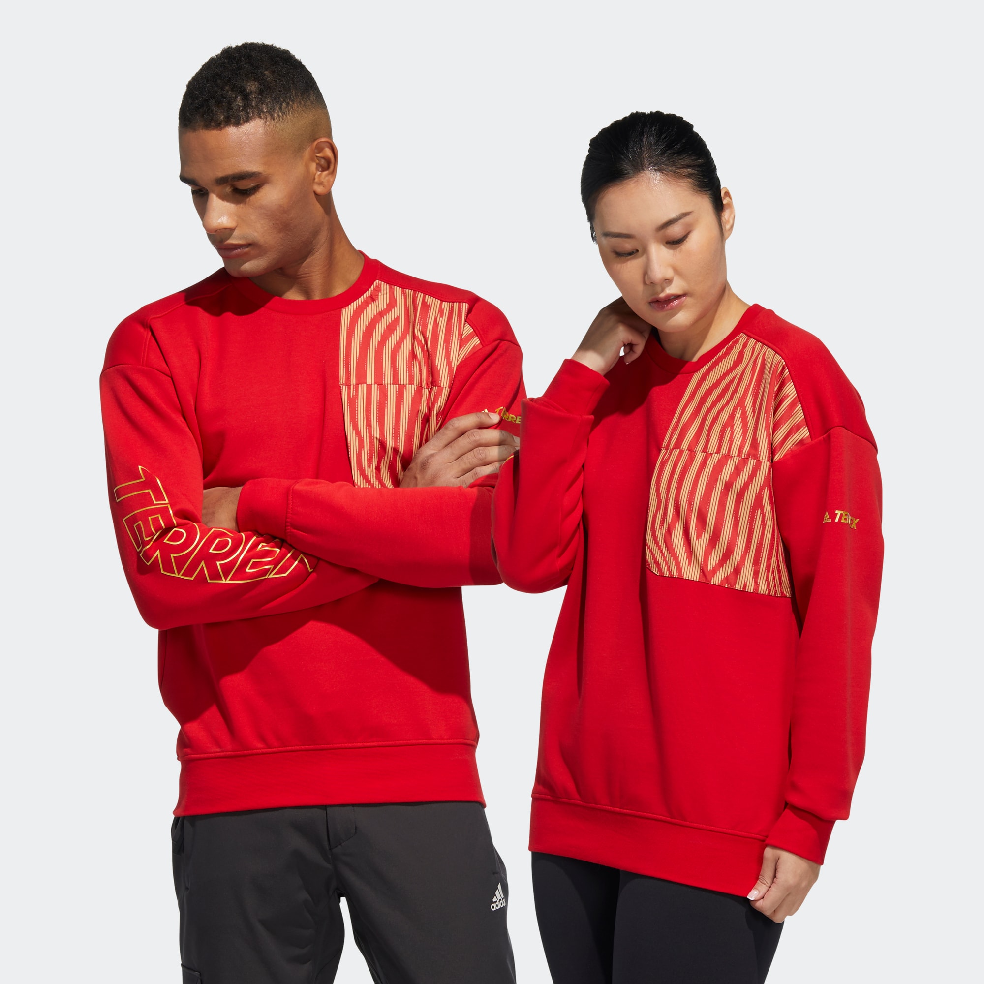 Adidas/阿迪达斯 男女TERREX运动户外圆领长袖卫衣 HE7323