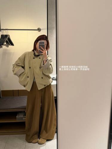 撞色袖口立领双排扣羽绒外套 咸菜绿休闲裤