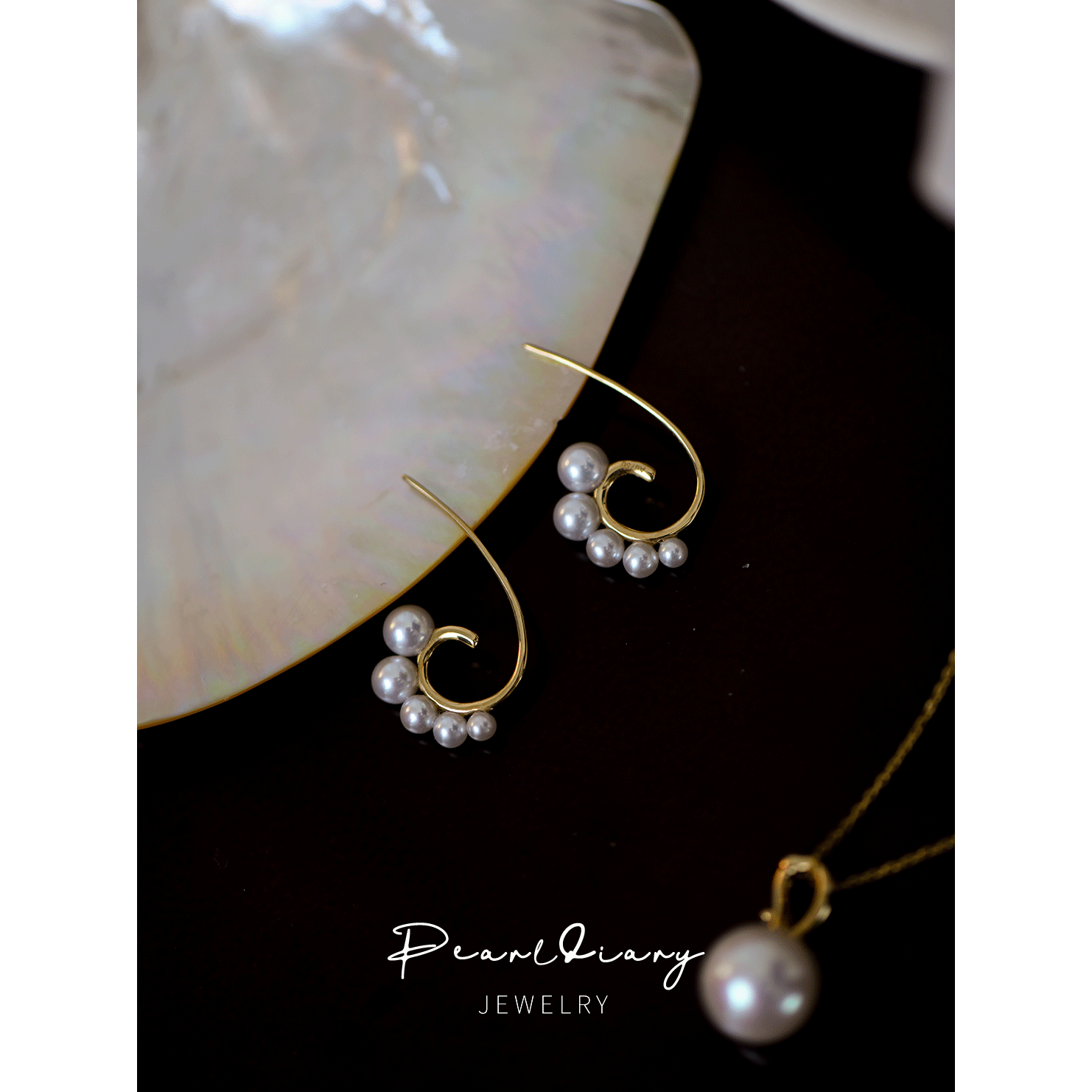 天然淡水极光珍珠18K耳环大小