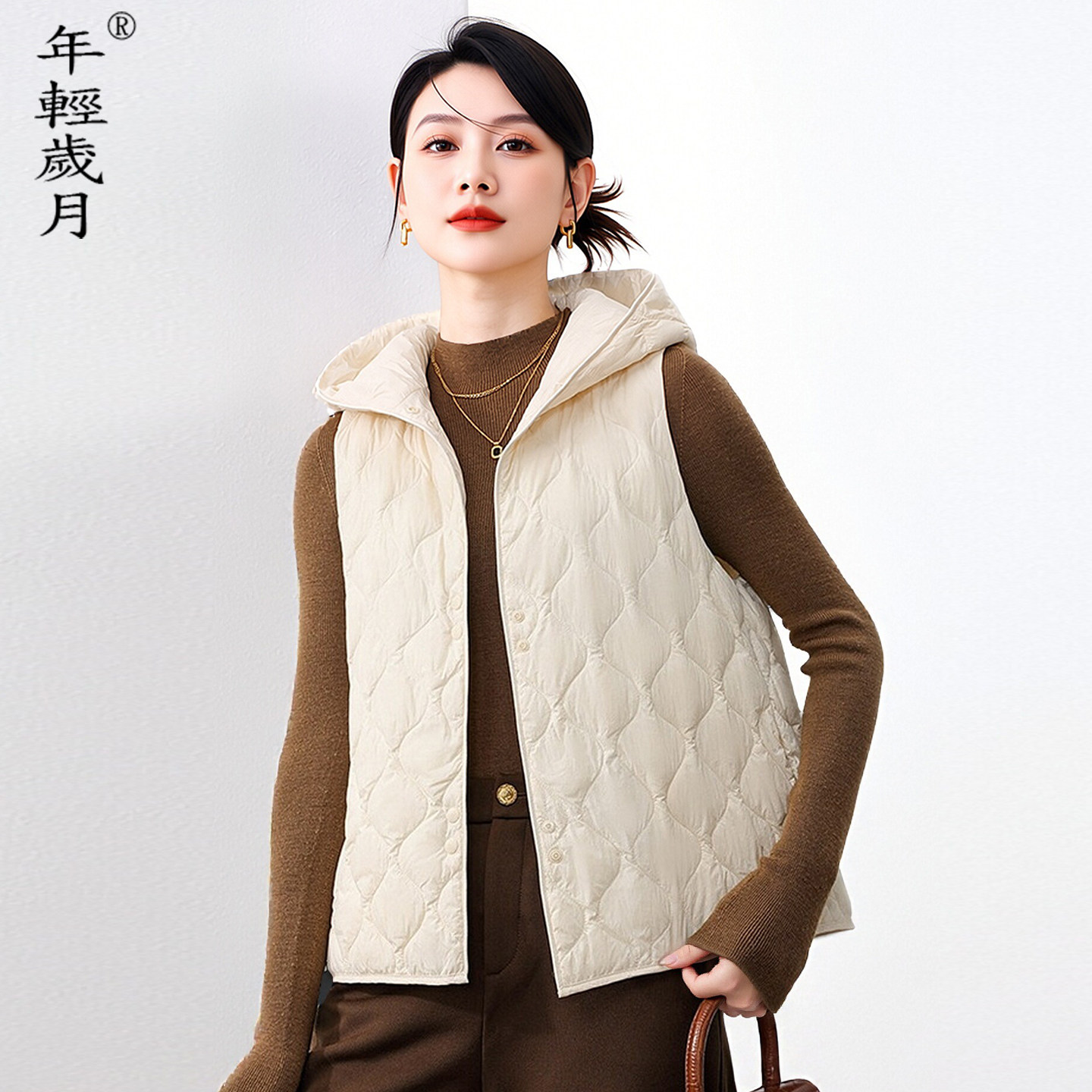 轻薄羽绒马甲女短款2026秋冬新款连帽菱格百搭外穿无袖羽绒外套