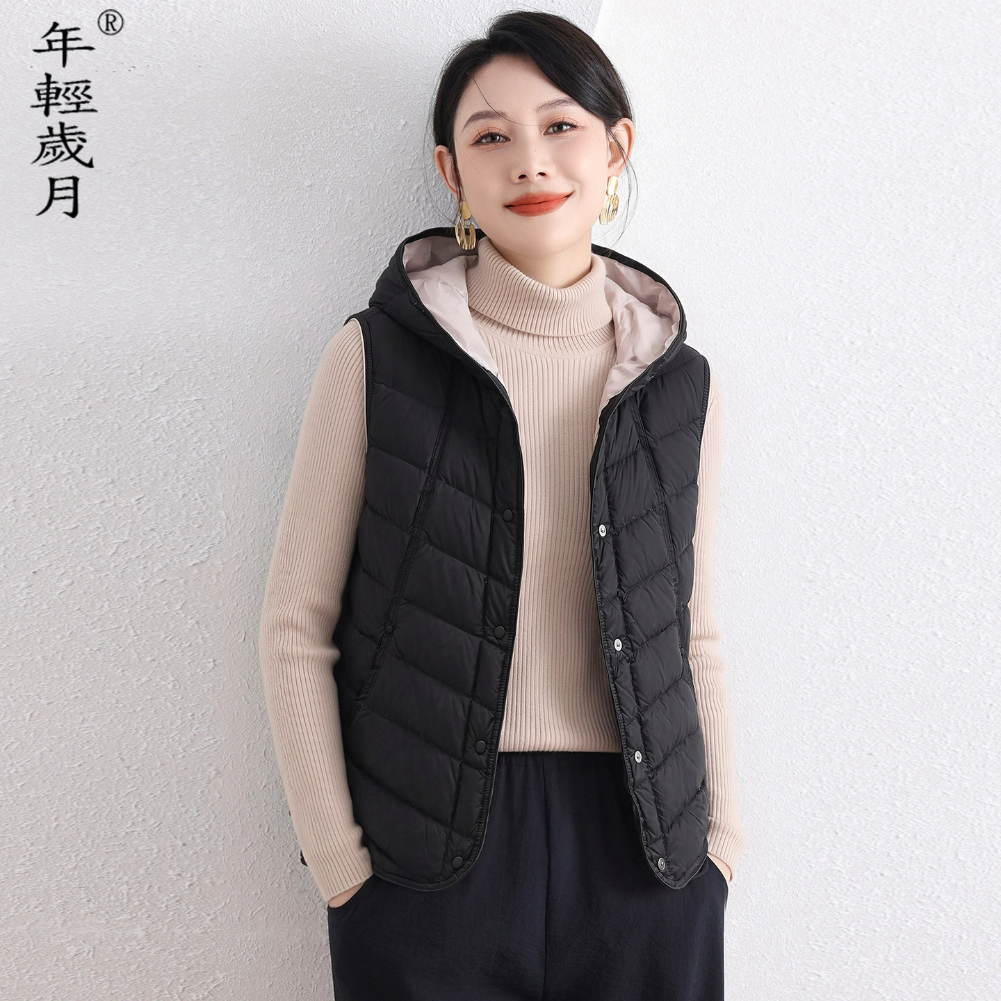 连帽轻薄羽绒马甲女短款2026秋冬新款保暖百搭外穿无袖羽绒外套