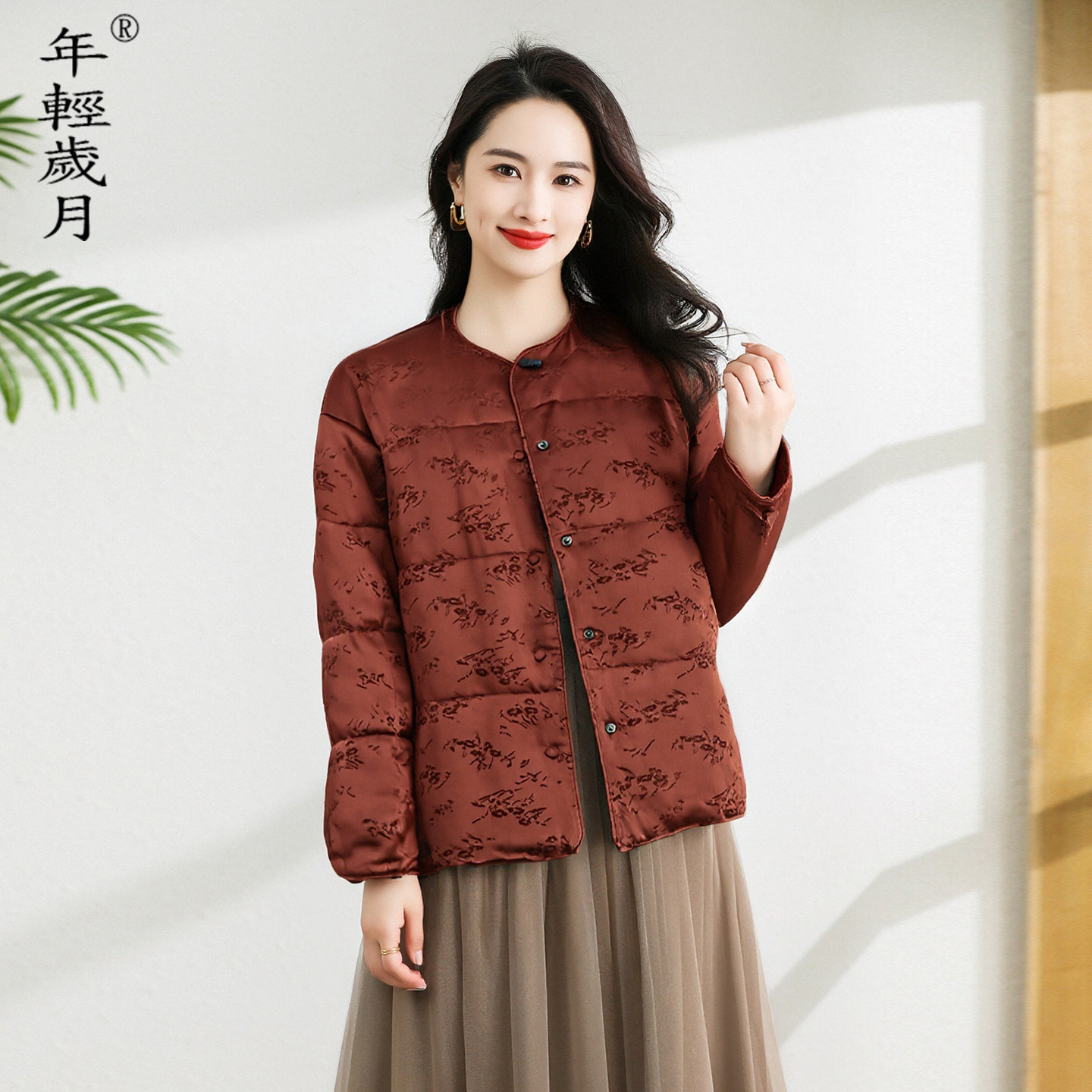 进口白鹅绒羽绒服女短款2025冬季新款新中式国风提花轻薄保暖外套