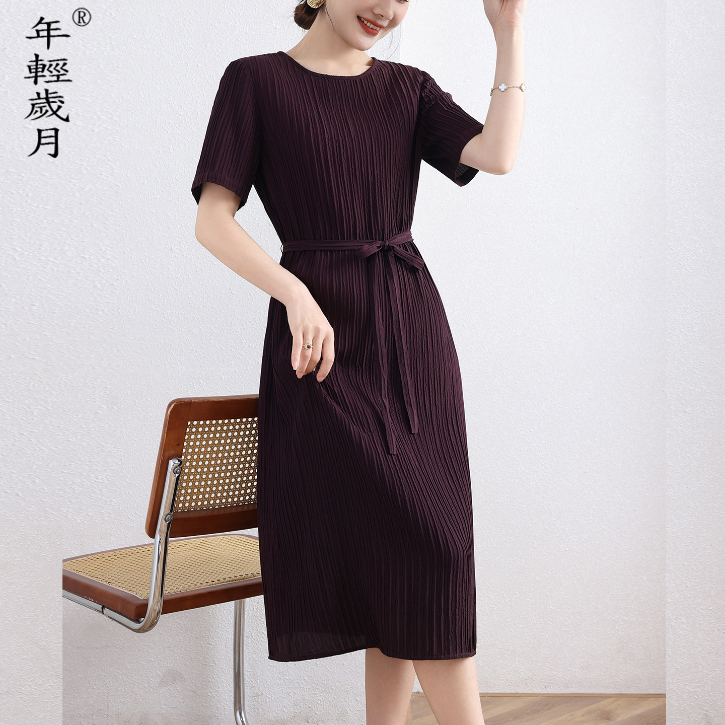 重磅纯色真丝连衣裙女2026夏新款小众复古港风别致褶皱桑蚕丝裙子