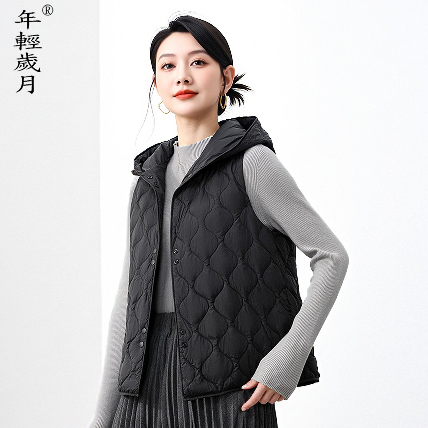 轻薄羽绒马甲女短款2026秋冬新款连帽菱格百搭外穿无袖羽绒外套