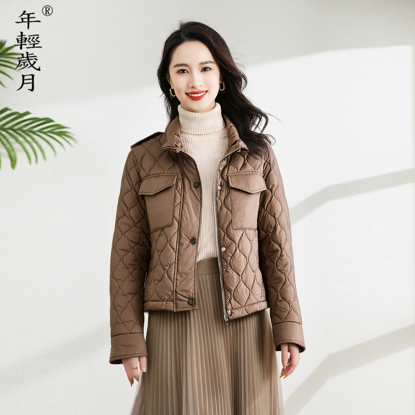 轻薄羽绒服女2025年秋冬新款时尚韩版短款小个子宽松白鸭绒外套