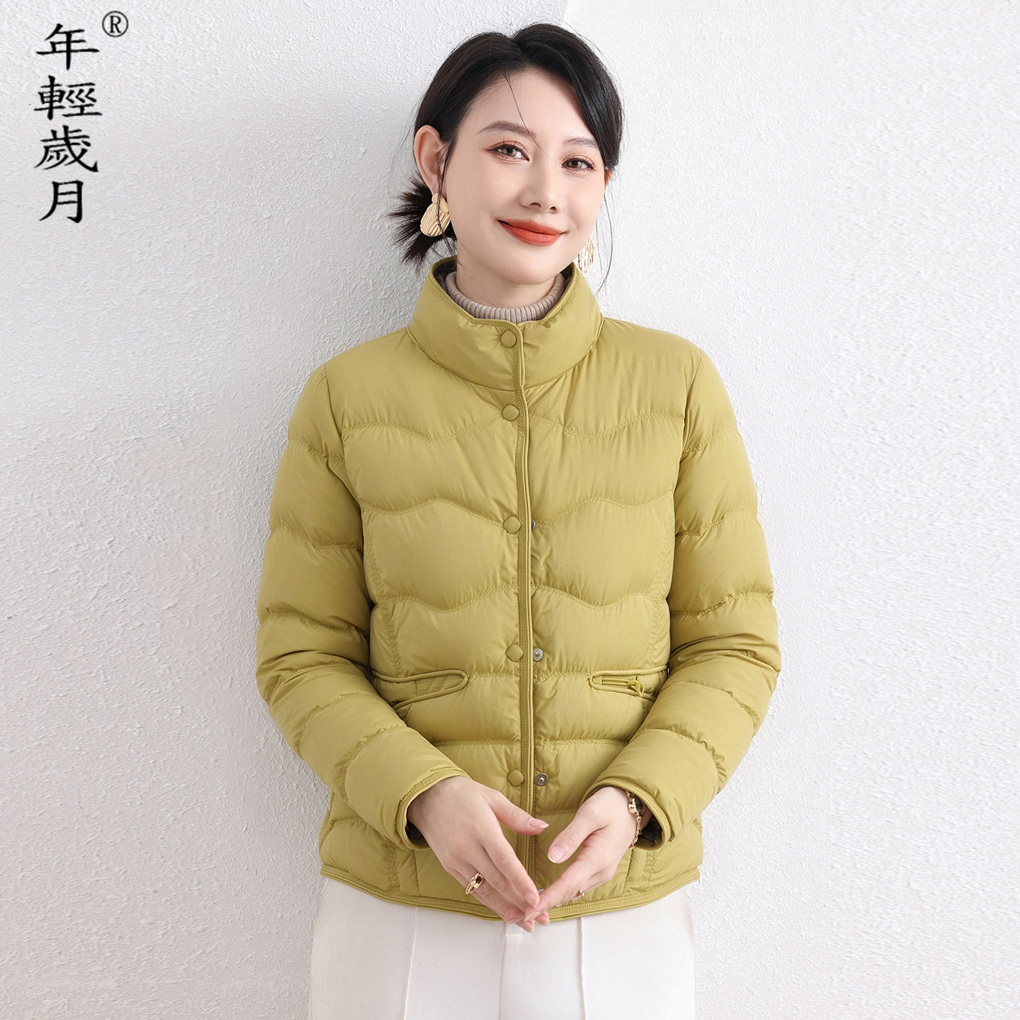 轻薄羽绒服女短款立领2026秋冬新款时尚百搭韩版宽松鸭绒保暖外套