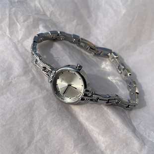 MIDI圆形小表盘钻面骨节手链手表女ins小众设计感冷淡风小巧精致