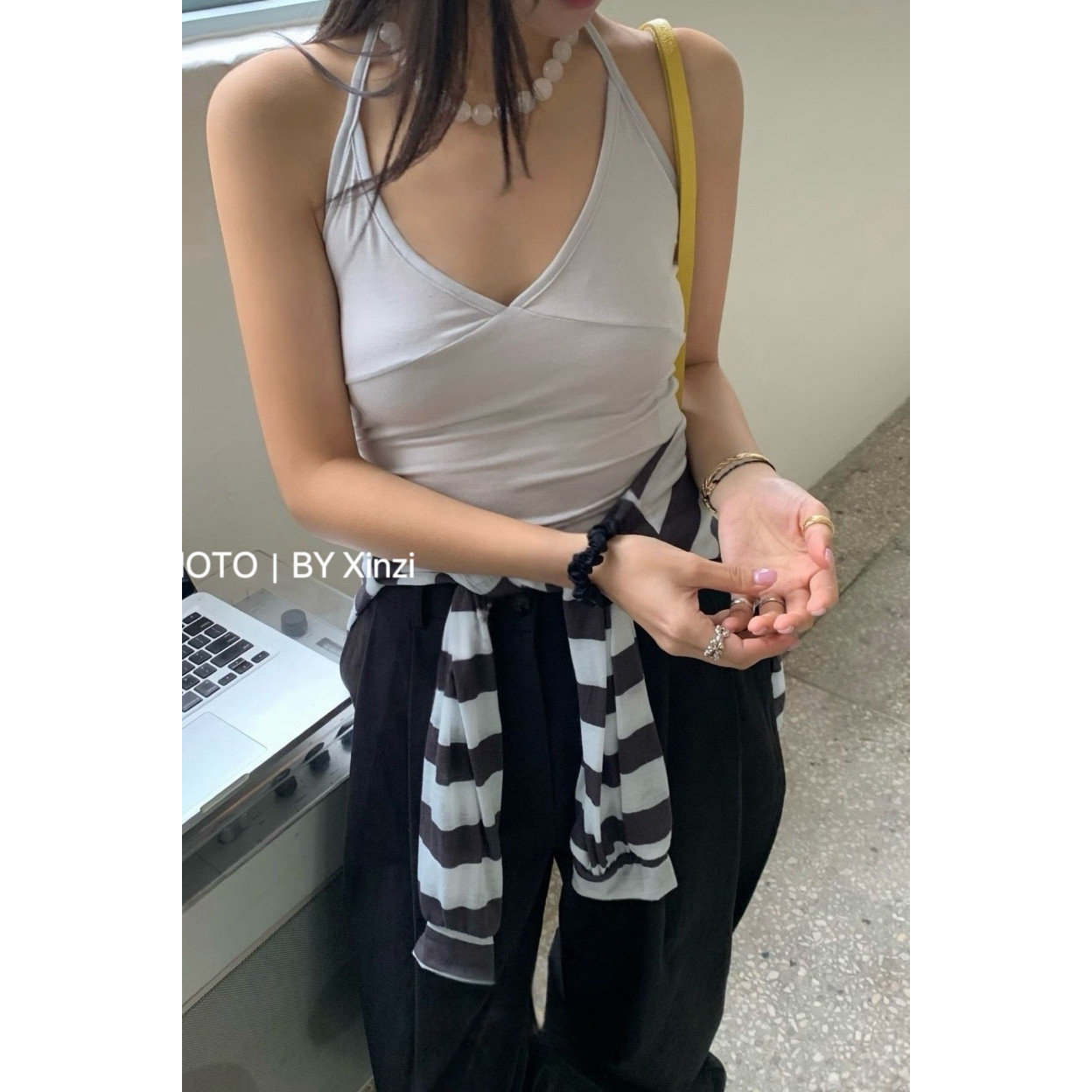 韩代辣妹风V领修身吊带背心