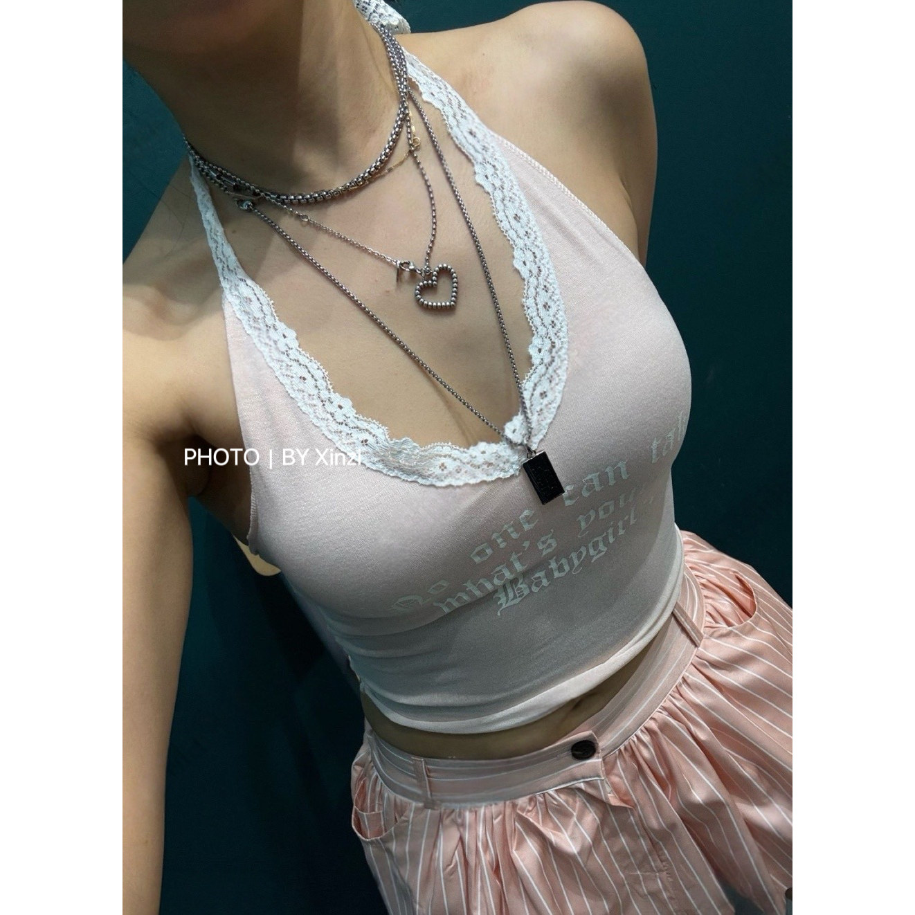 韩代辣妹风挂脖蕾丝吊带背心