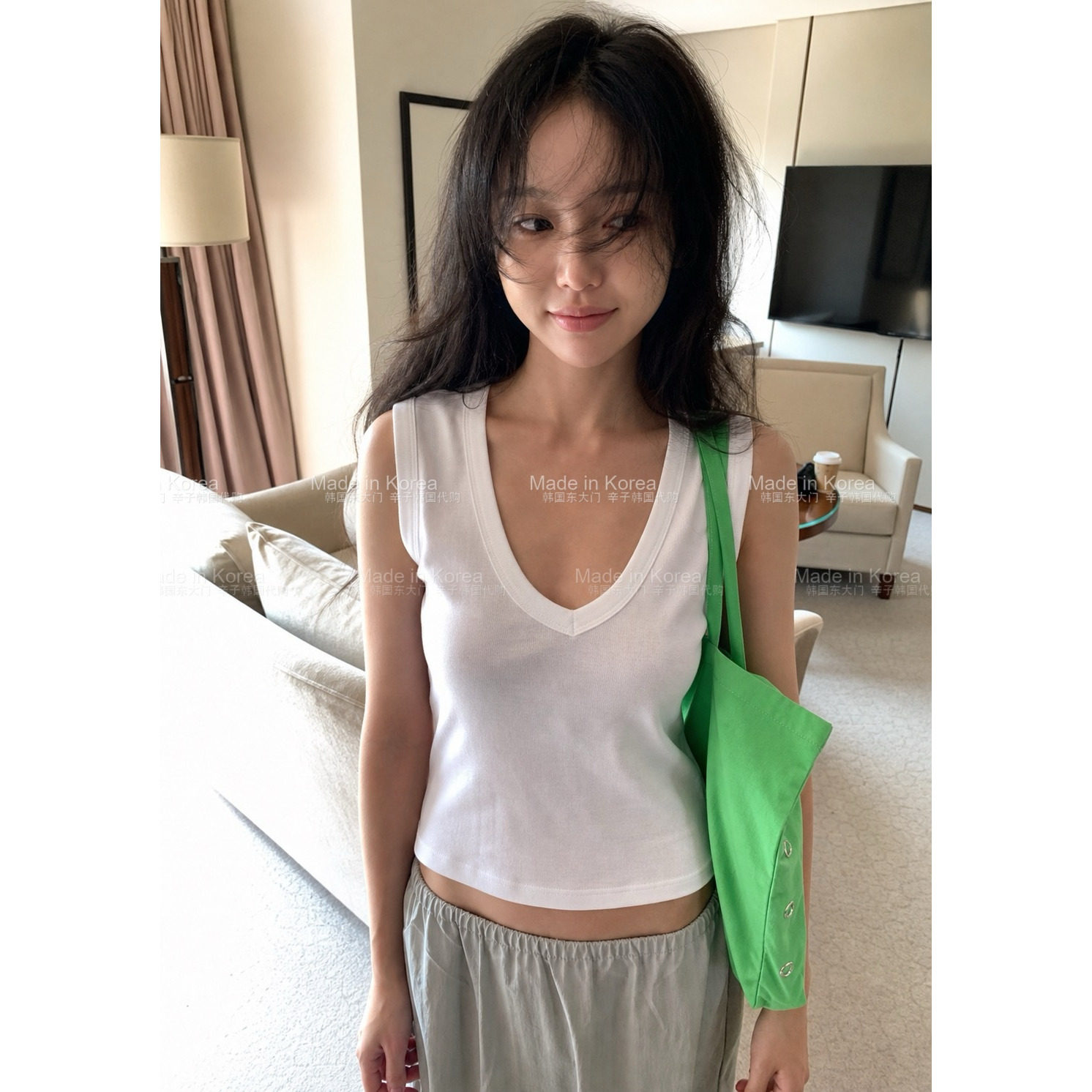 韩系低V领无袖修身短款打底背心
