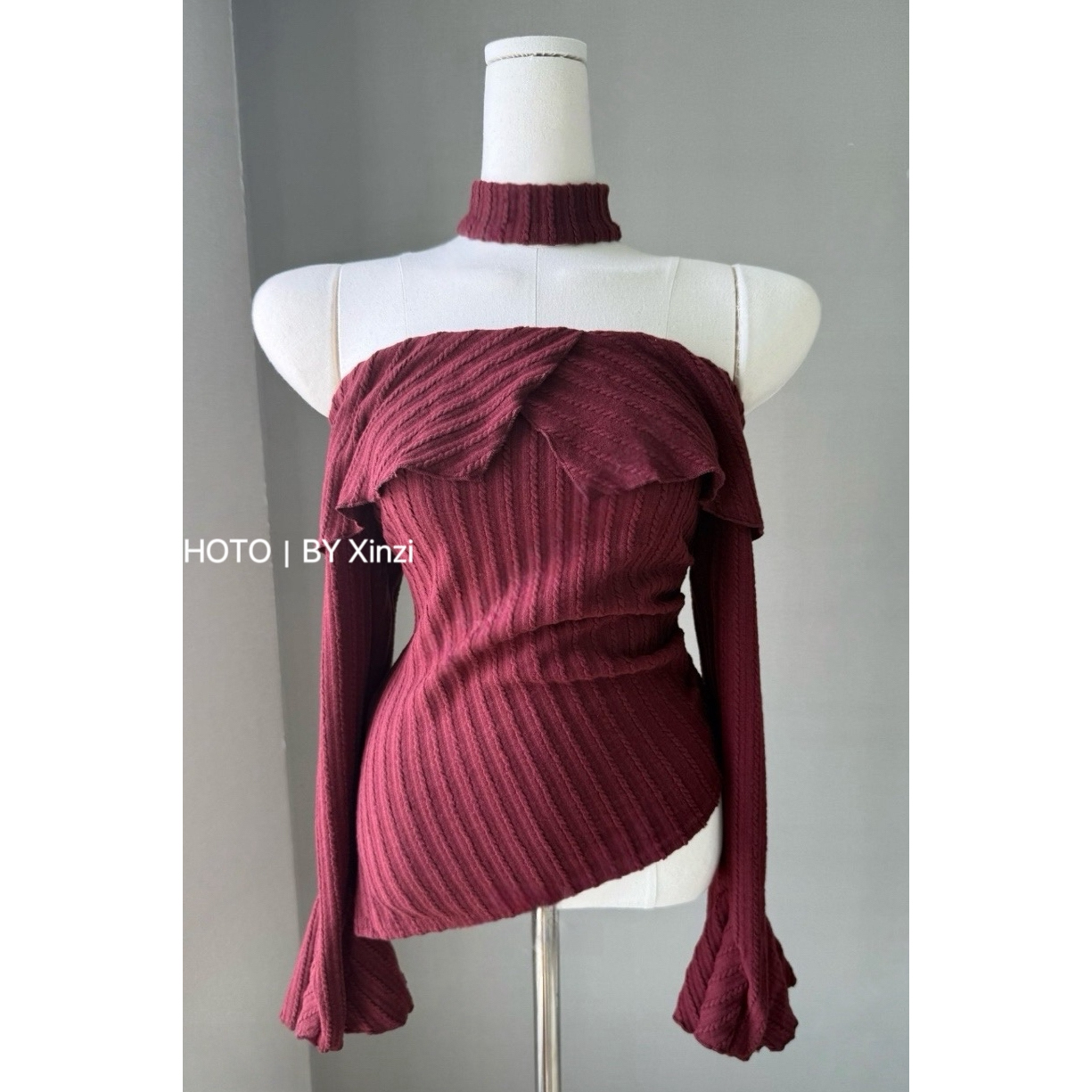 一字肩露肩喇叭袖针织衫女