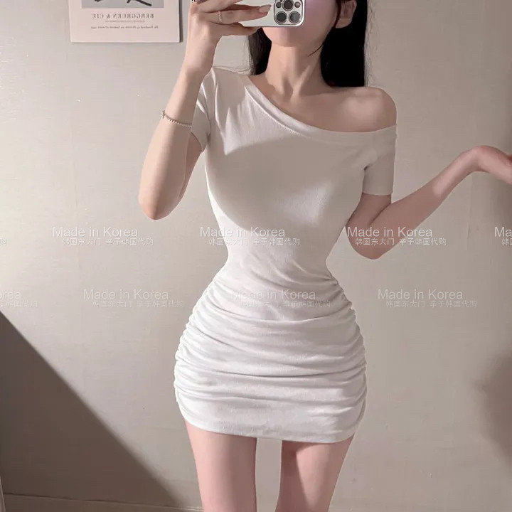 法式纯欲露肩包臀修身连衣裙