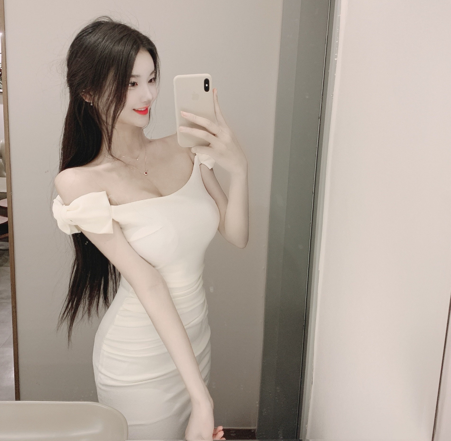 辛子韩国代购露肩紧身收腰连衣裙包臀女人味性感连衣裙