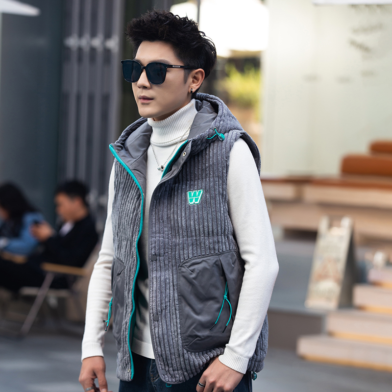 唐酷羽绒马甲连帽刺绣