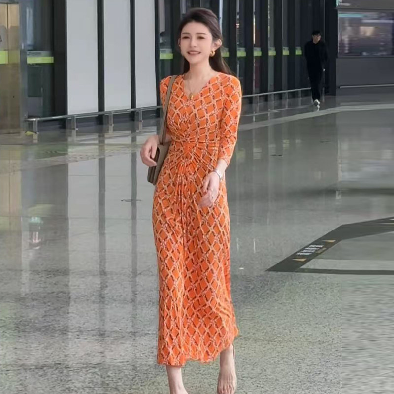 2026夏季新款V领橙色锁链印花弹力气质修身显瘦包臀裹身连衣裙女