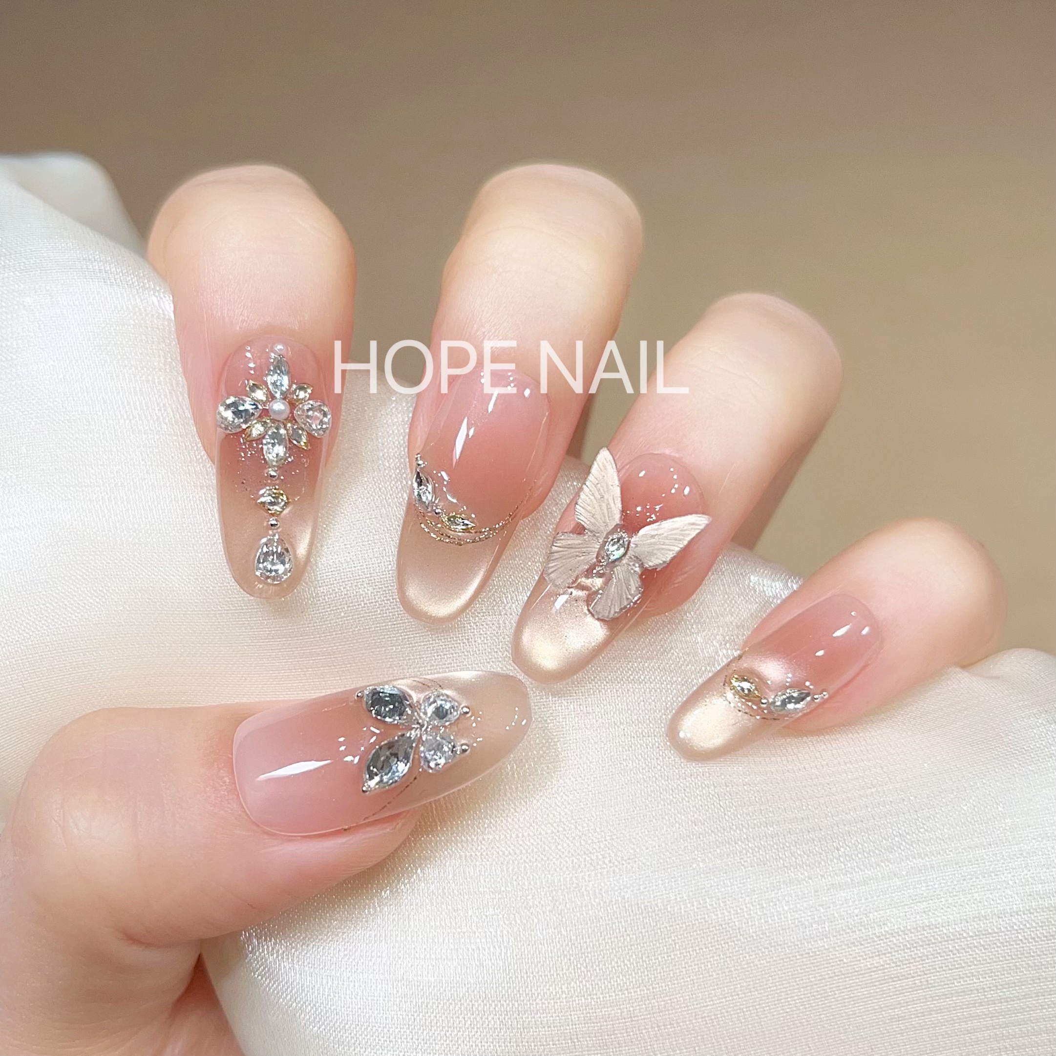 轻奢爆闪立体蝴蝶法式猫眼穿戴甲