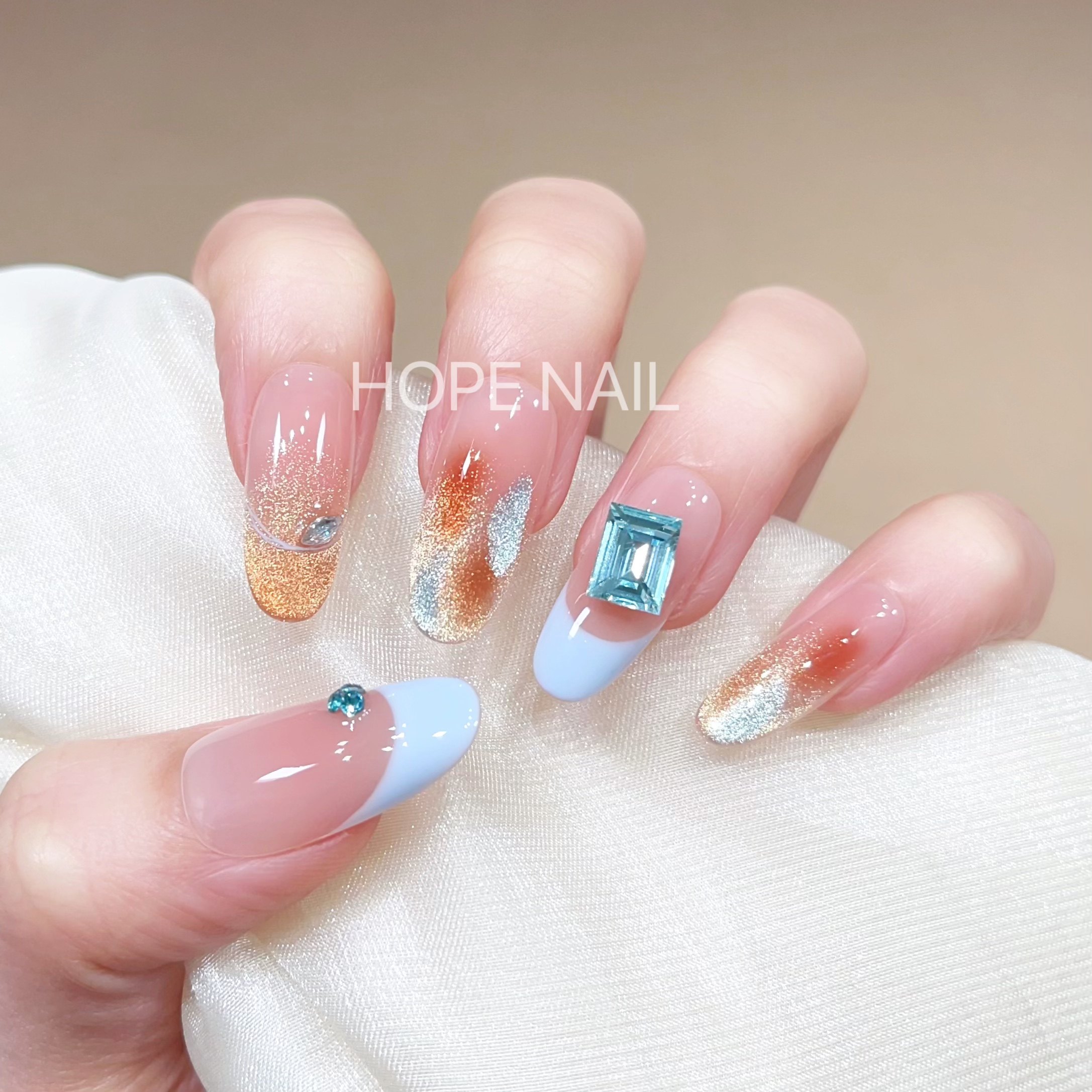 【焦糖芝士】清冷感蓝色法式琥珀猫眼手工穿戴甲高级显白腮红美甲,彩妆/香水/美妆工具,穿戴甲/甲片,淘宝优惠券,粉丝福利购,淘宝优惠卷