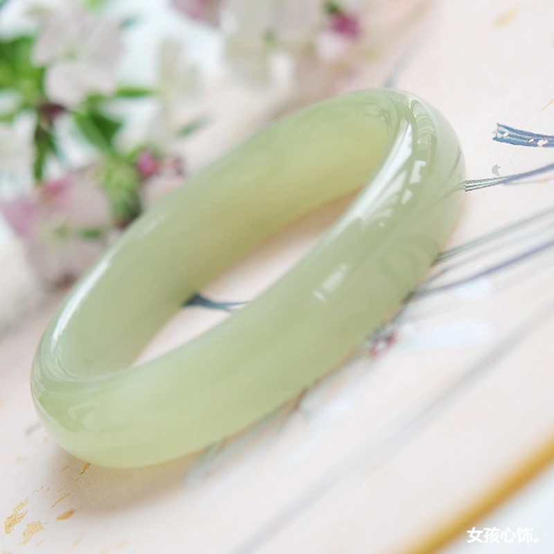 日本品质女士清水色镯子 和田玉青白玉宽版手镯玉石玉镯