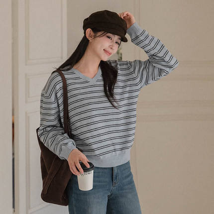 时尚起义韩国代购甜美2026春新V领横条纹轻薄针织衫ca26010102