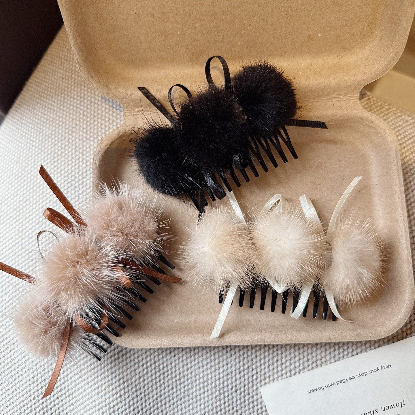 韩系秋冬氛围感毛球水钻蝴蝶结插梳气质侧边夹碎发整理刘海倒插梳