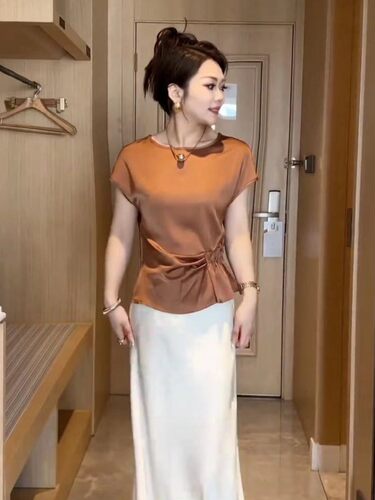 气质收腰短袖T恤女夏季百搭时尚