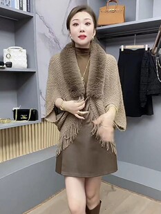 时尚针织流苏斗篷披肩秋冬新款女宽松短款洋气外搭大毛领加厚外套
