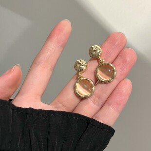 粉色猫眼石耳环法式轻奢高级感独特耳钉2026新款爆款气质耳饰耳夹