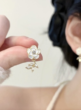 白色山茶花耳环耳钉女2024年新款爆款小众设计感高级锆石耳饰耳夹