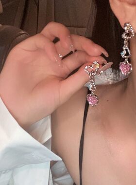 少女粉色爱心长款显脸瘦流苏耳环