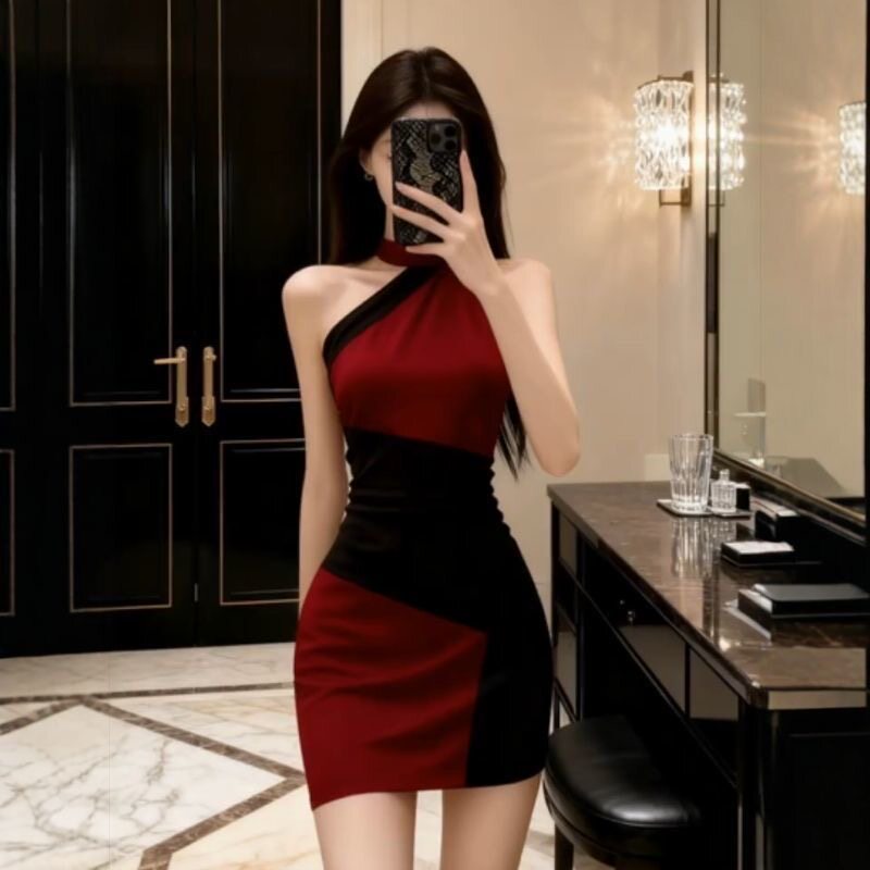 法式轻奢撞色设计感无袖露肩连衣裙秋冬修身气质性感礼服派对短裙