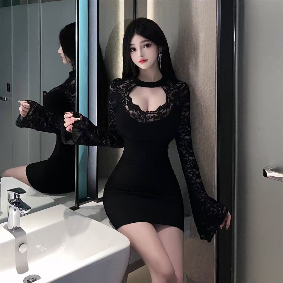 黑色性感长袖蕾丝拼接连衣裙名媛气质镂空喇叭袖修身显瘦包臀裙女