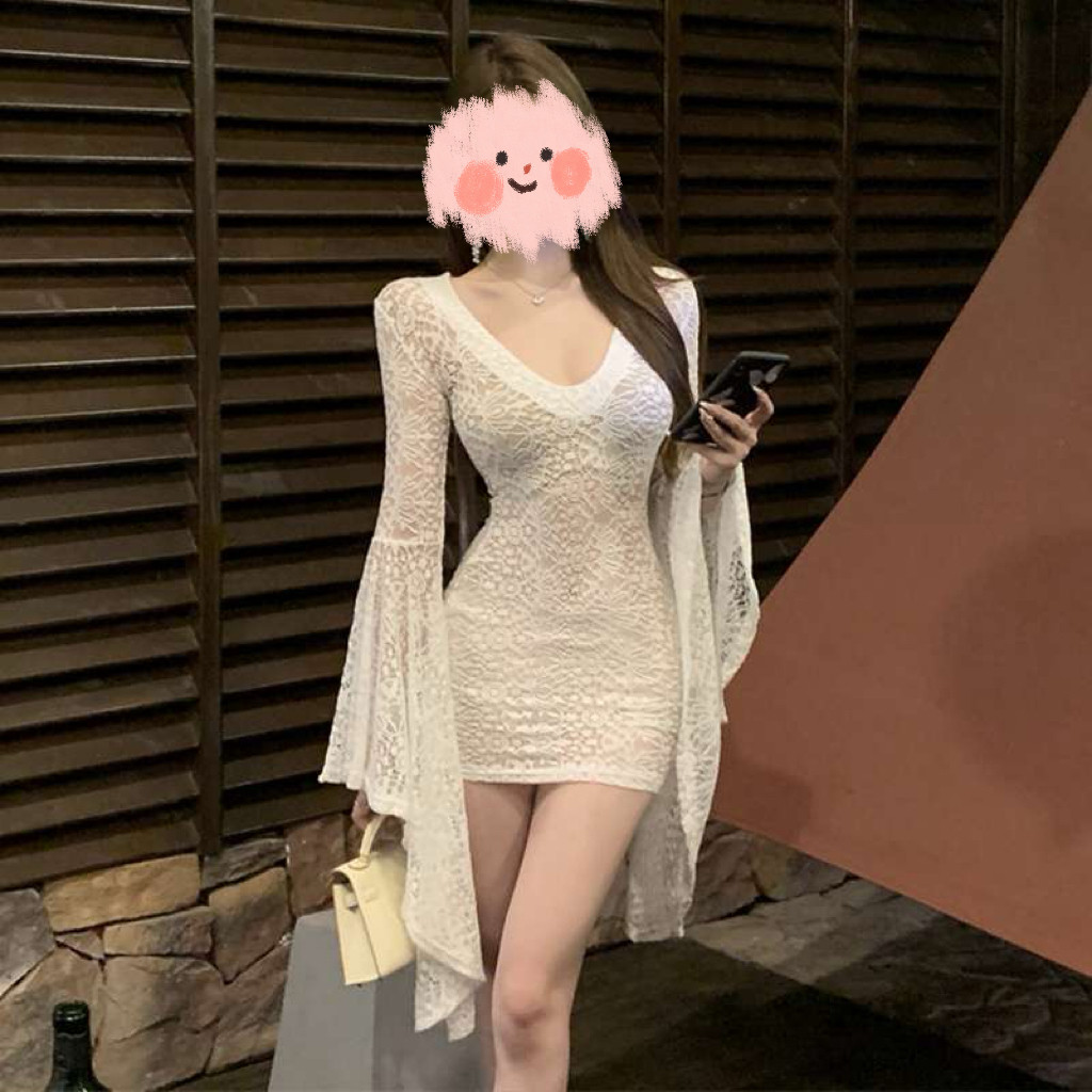 法式御姐性感V领喇叭袖连衣裙女秋季蕾丝修身小众设计感包臀短裙