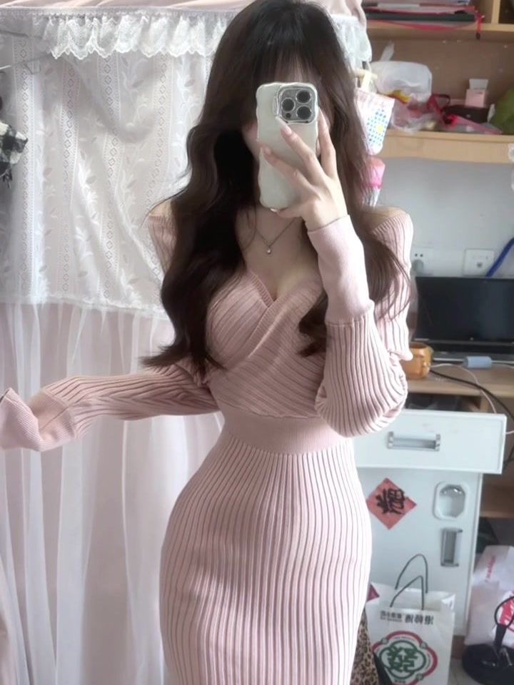 纯欲粉色交叉v领长袖连衣裙修身包臀长裙女秋季显瘦收腰针织裙子