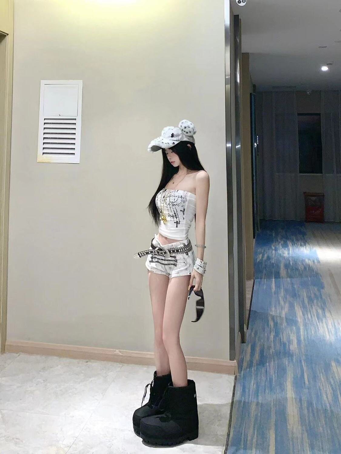 套装女2026夏季新款辣妹修身短款红色荷叶边设计感挂脖上衣半身裙