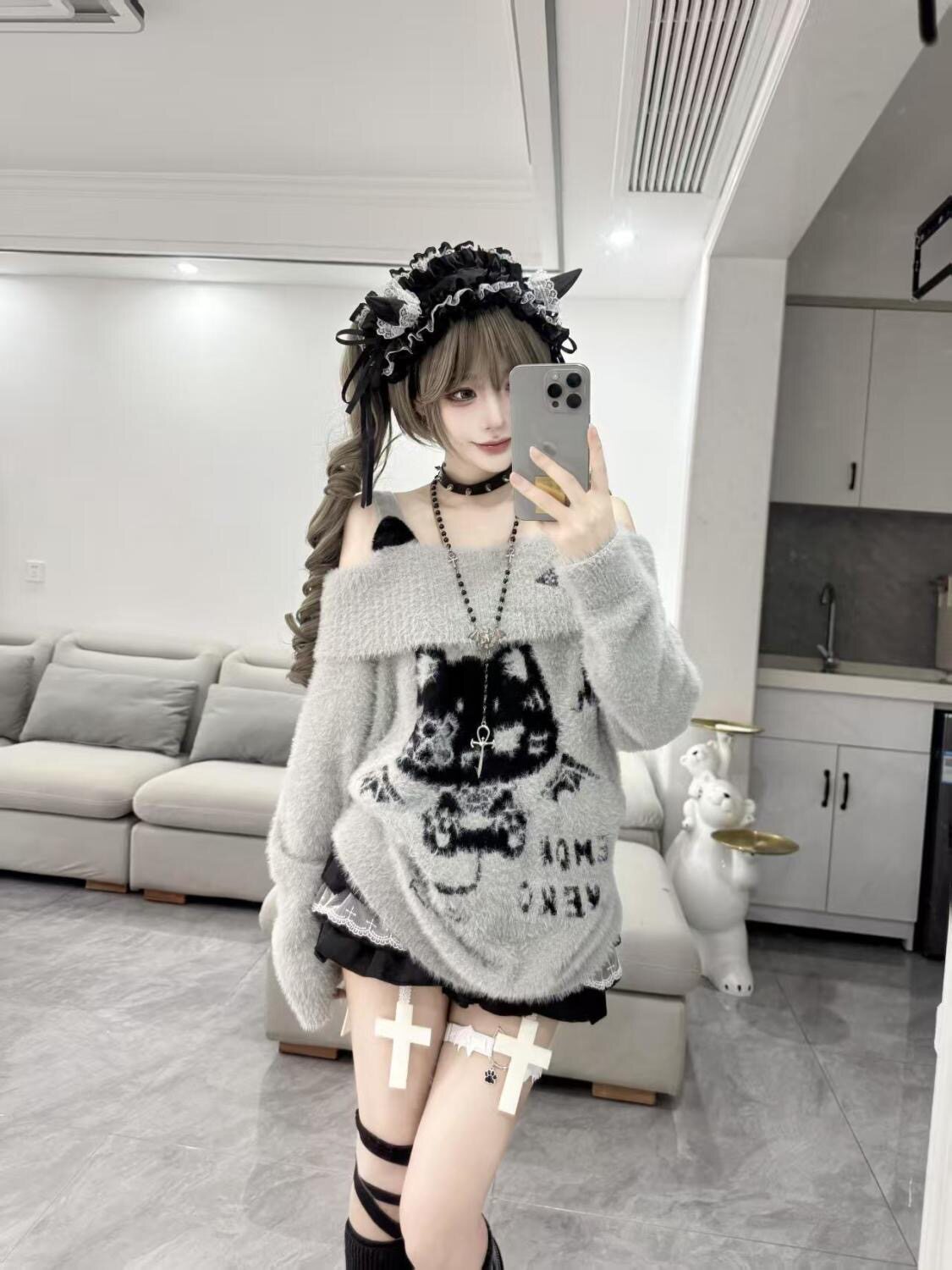二次元奶呼呼恶魔小猫亚文化一字肩宽松针织衫少女感秋冬翻领毛衣