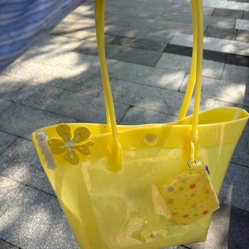 日系柠檬黄果冻收纳包大容量百搭轻便防水外出海边手提单间沙滩包