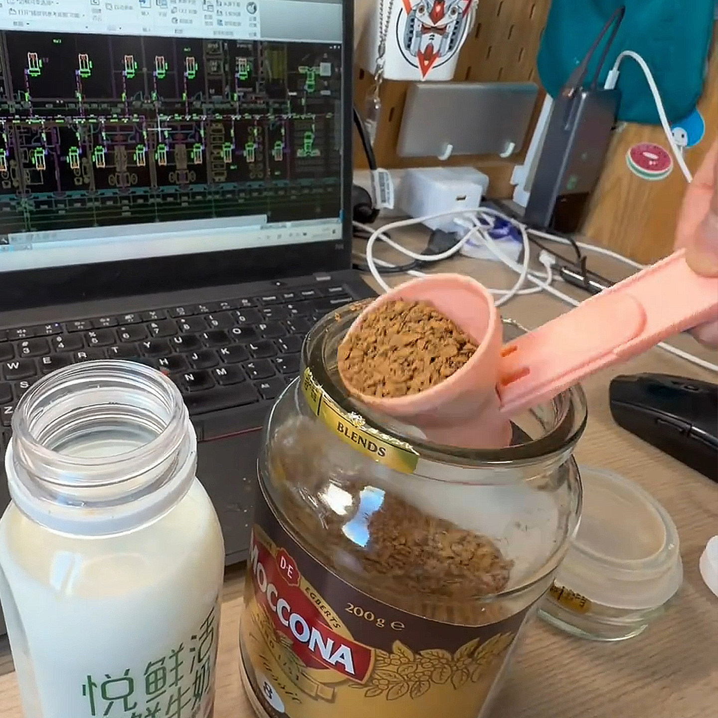 咖啡漏勺奶粉蛋白粉滑动分离勺多功能漏粉勺食品级粉末调料勺塑料