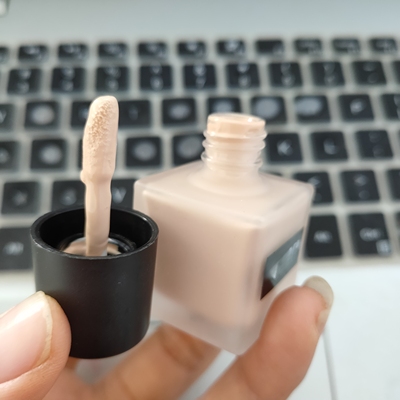 小方瓶粉底液羽纱持妆奶油水润