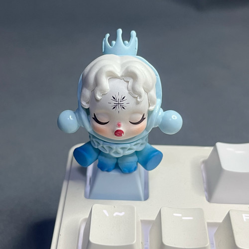 个性可爱泡泡玛特新款坐姿萌粒sp创意透光机械键盘生日礼物键帽