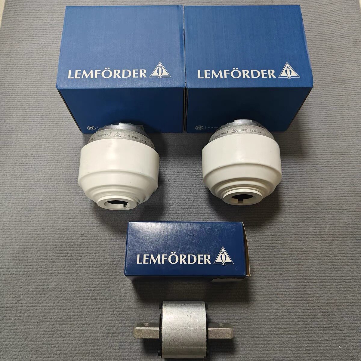 Suitable for Mercedes-Benz W211, W210, E200, E220, E230 gearbox, engine foot, rubber box, rubber bracket pad