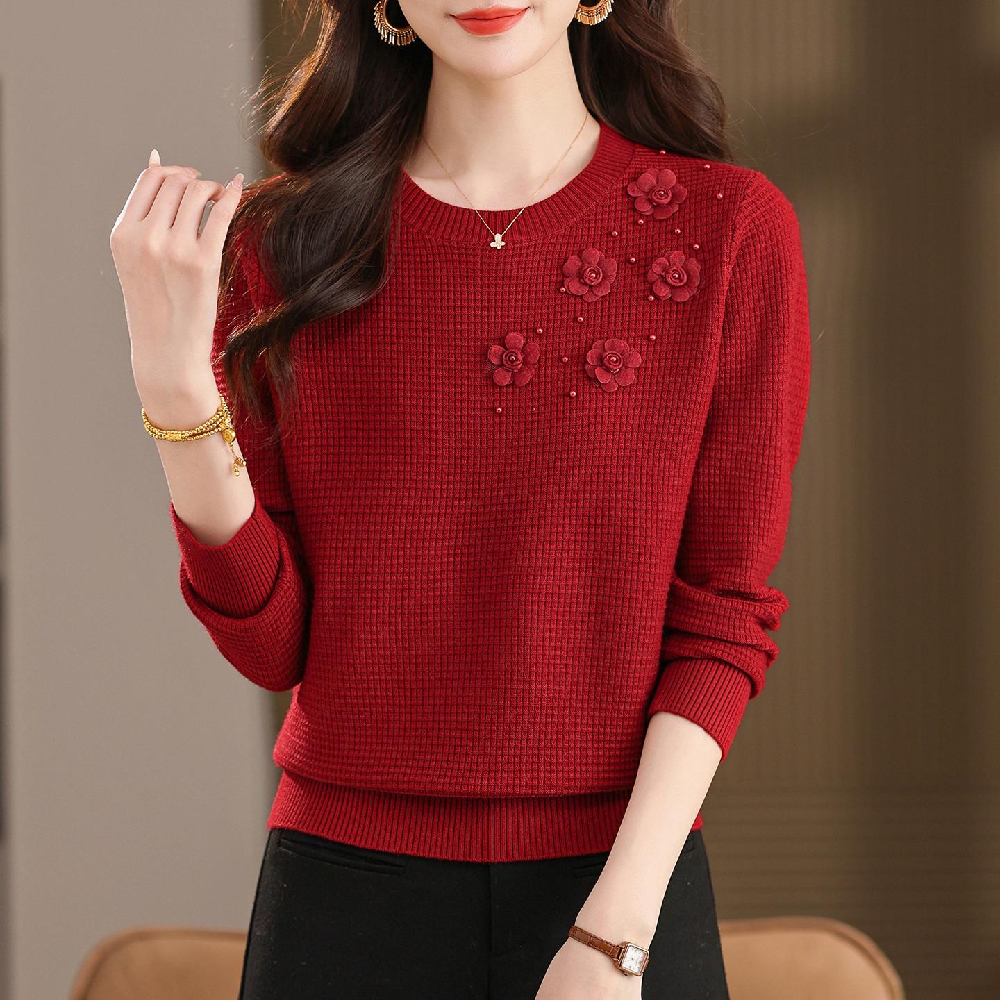 女士红色毛衣立体花朵钉珠上衣2025新款秋冬装内搭圆领针织打底衫