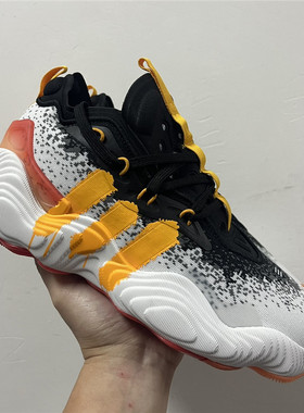 adidas Trae Young 3 特雷杨3代防滑透气实战耐磨篮球鞋IF9359