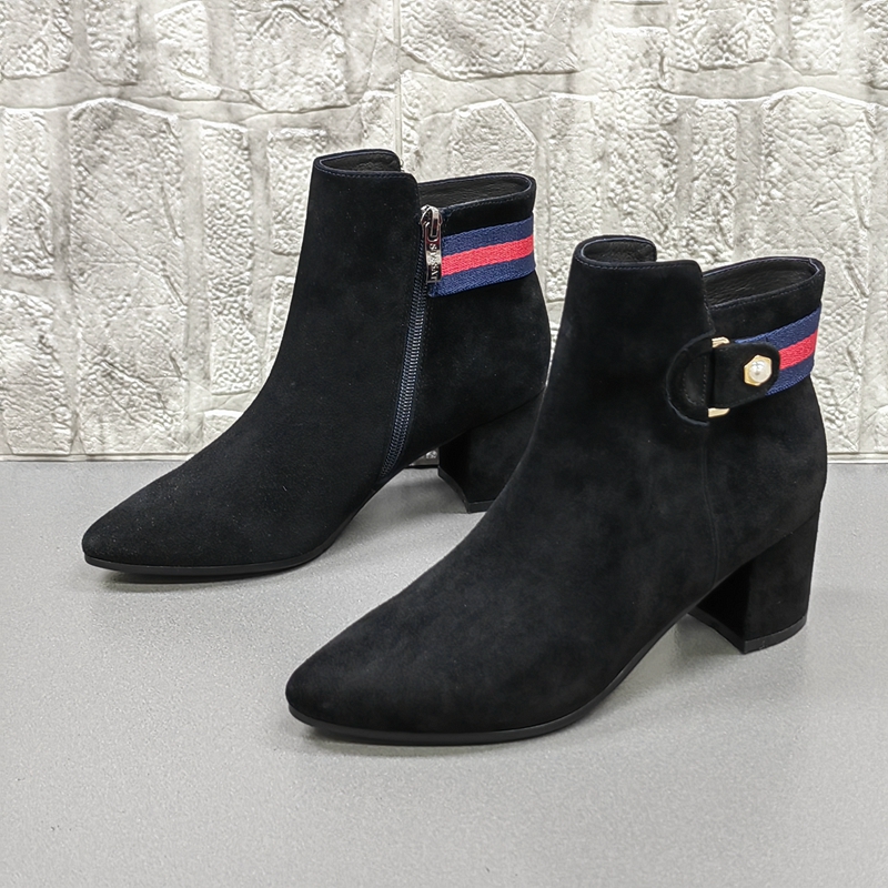 星期六正品处理真皮粗跟时装女靴