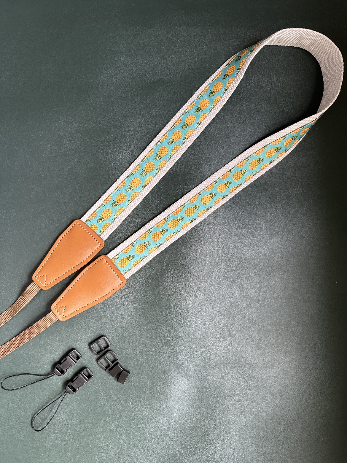 清新UNIKSTRAP拍立得微单相机带